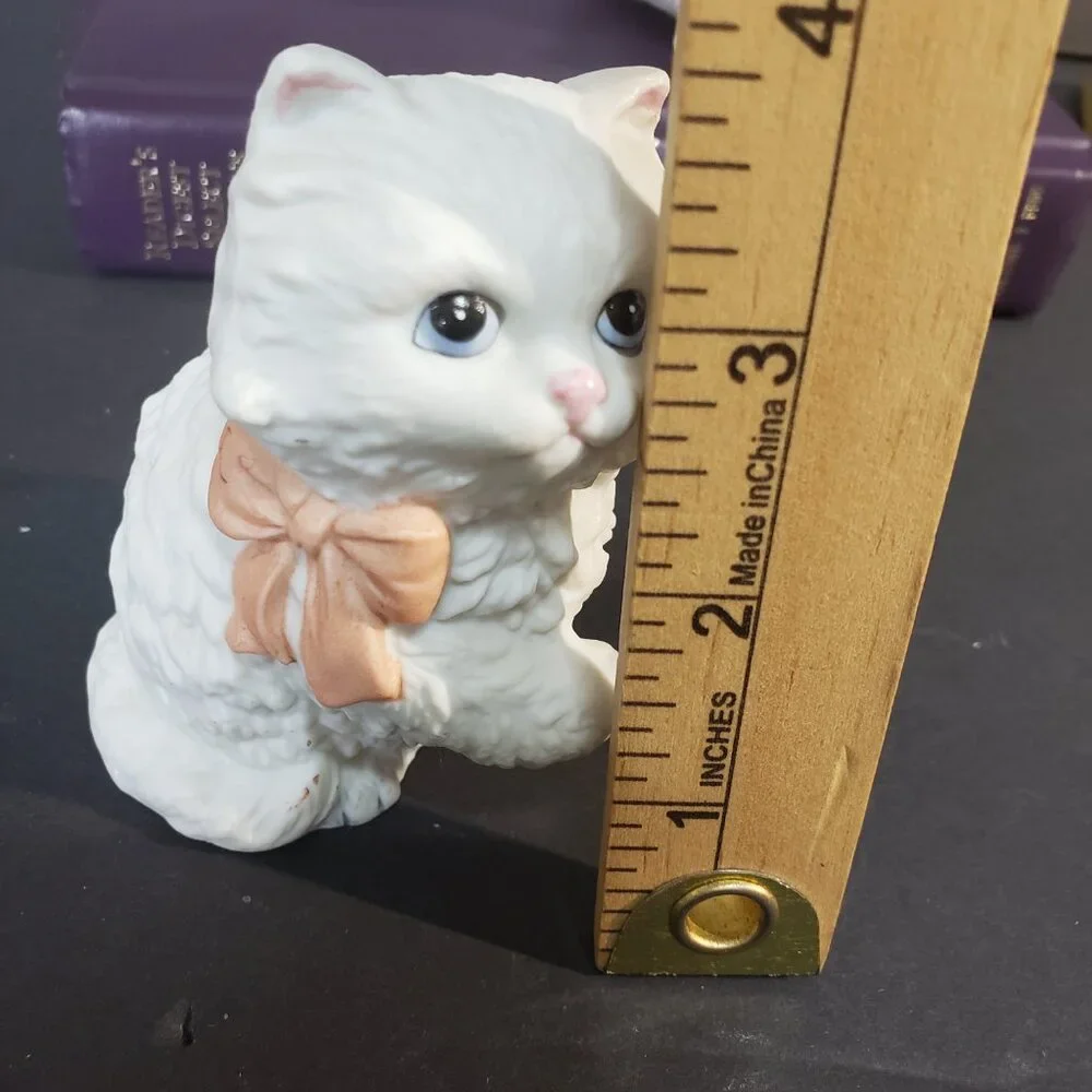 Vintage 80s Homco Set of 2 White Porcelain Kitten Cat Figurines Pink Blue Bow